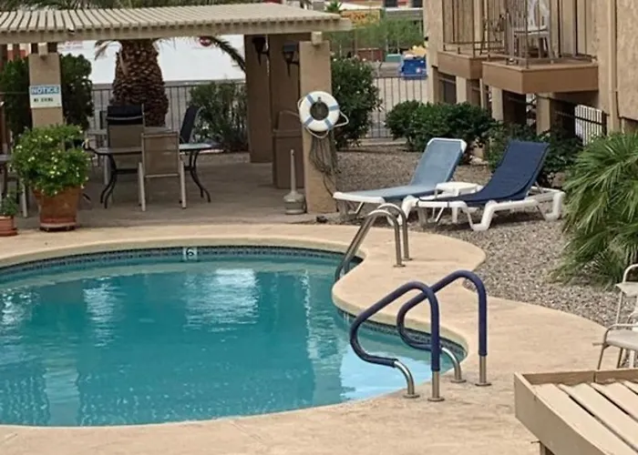 1st Floor In The Desert W/ Pool, & Bbq